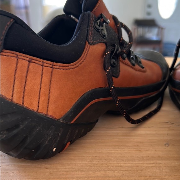 Clarks Brown and Black Athletic Shoes with Sturdy Rubber Sole - Picture 6 of 9